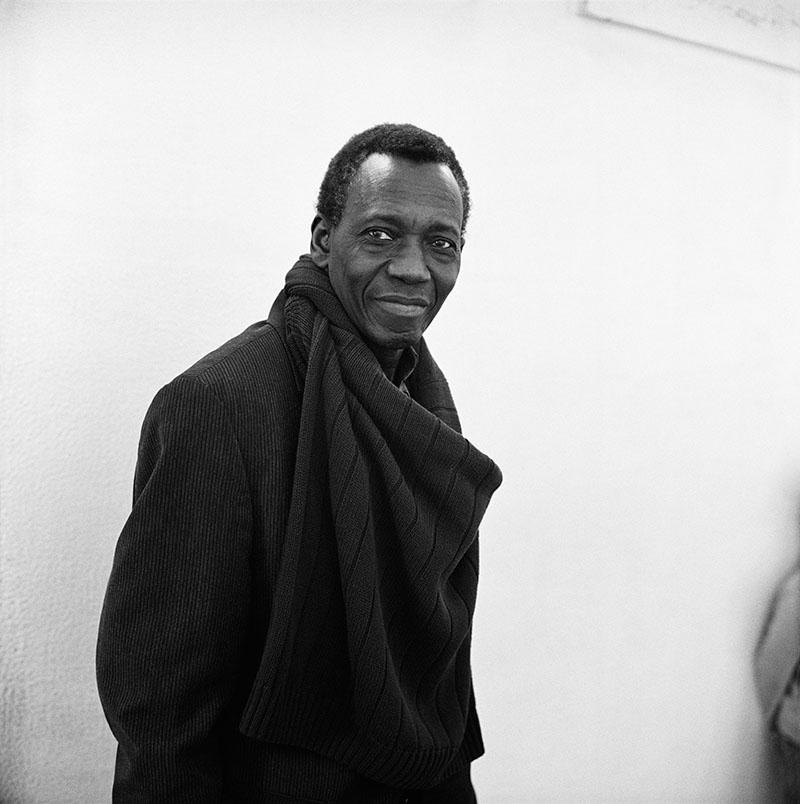 Le père d’un collégien lors de la rencontre parents-professeurs au collège, cité scolaire Jean-Jaurès, Montreuil, 2012