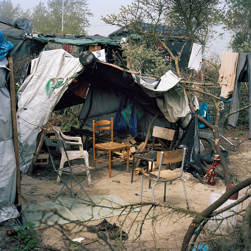 Salon-cuisine d’un groupe d’habitations soudanaises, Jungle de Calais, 9 mai 2016