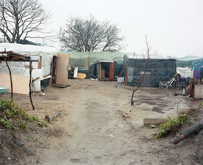 Une cour d’habitations soudanaises le long de la chemin des Dunes, Jungle de Calais, 22 février 2016