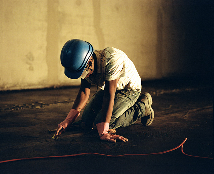 Un compagnon sur le chantier des Archives nationales, Pierefitte-sur-Seine, 2011 