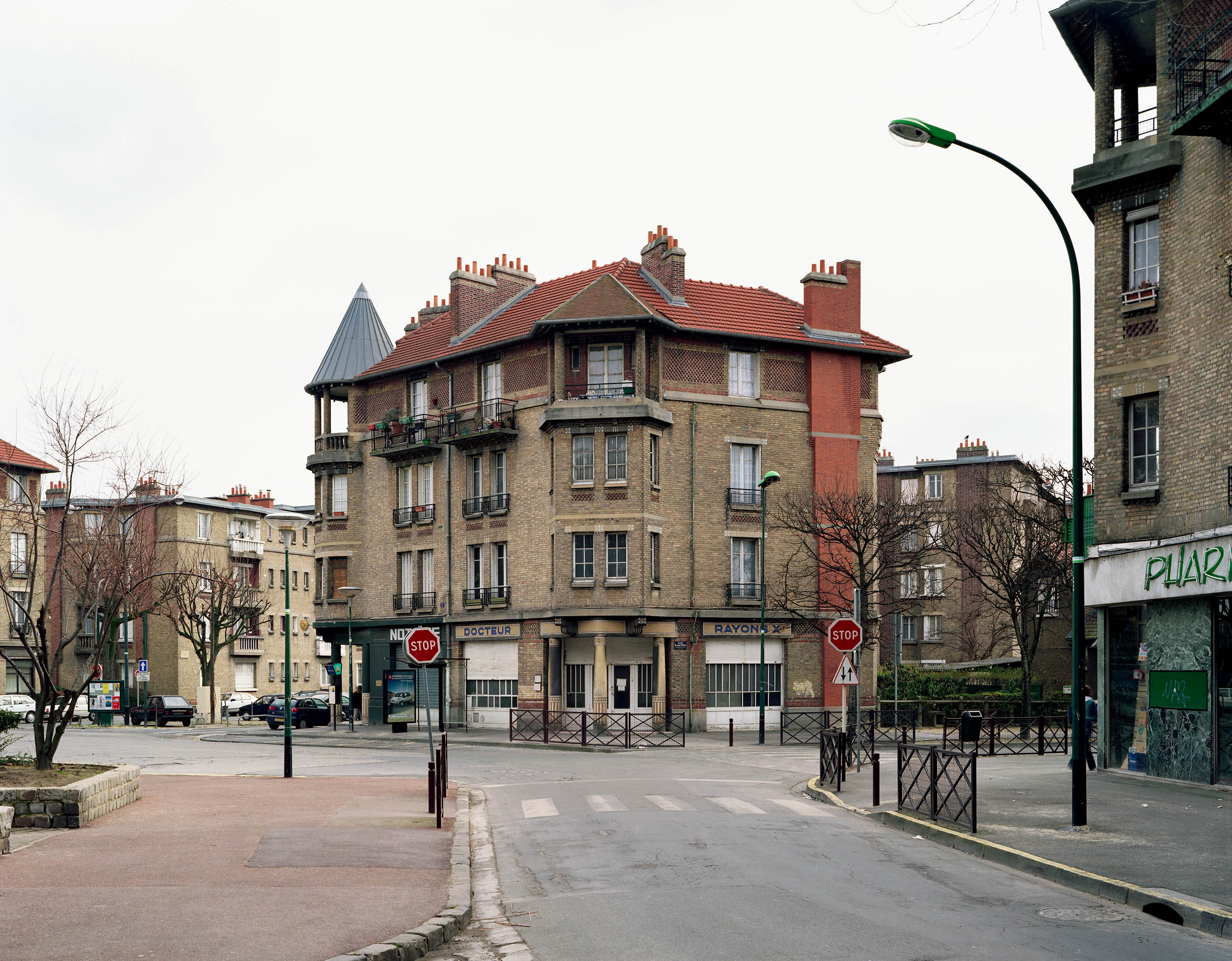 Cité Jardin, place M. Pointet, Stains, February 2005