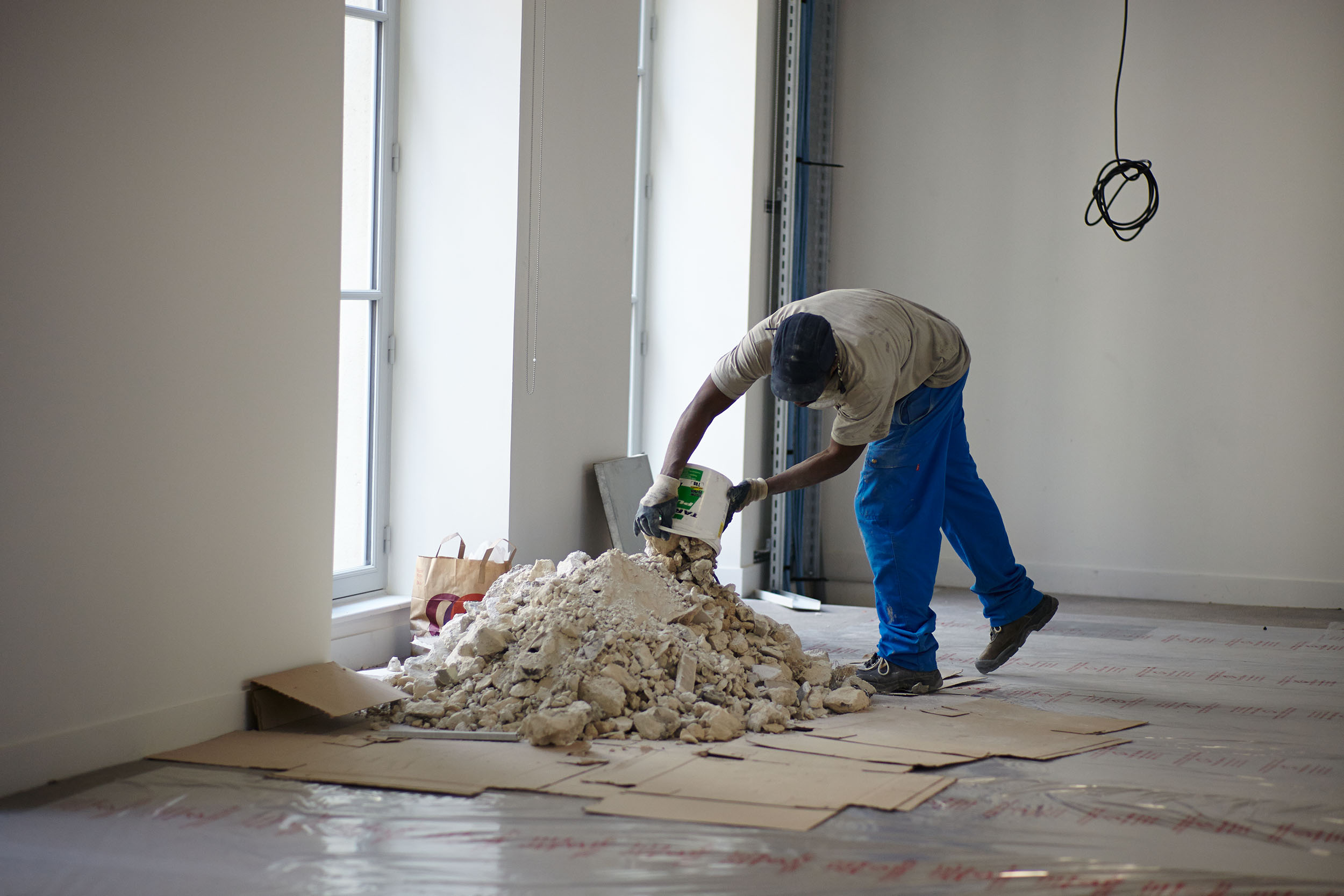 Construction worker at work, construction site of the new Cheuvreux headquarters